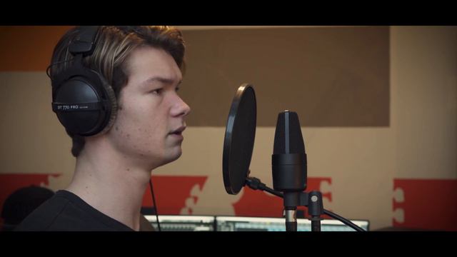 Beautiful Crazy - Acoustic Cover смотреть онлайн