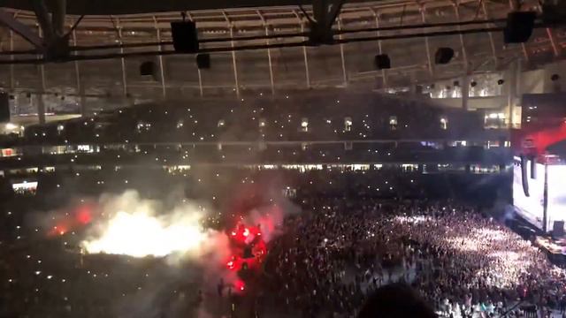 Зажгли на стадике в Москве / Макс Корж - Два типа людей смотреть онлайн