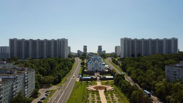 Храм Покрова́ Пресвято́й Богоро́дицы в Я́сеневе с воздуха смотреть онлайн