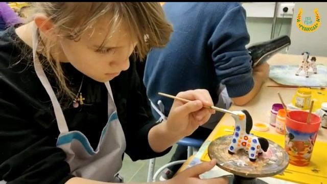 Гончарная мастерская / Художественный промысел / Дымковская техника / Глиняная лошадка смотреть онлайн