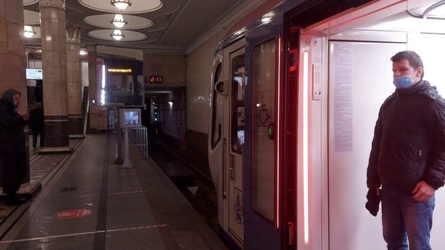 "До Международной" Электропоезд Москва-2 на станции Киевская смотреть онлайн