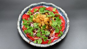 Салат с хрустящими баклажанами