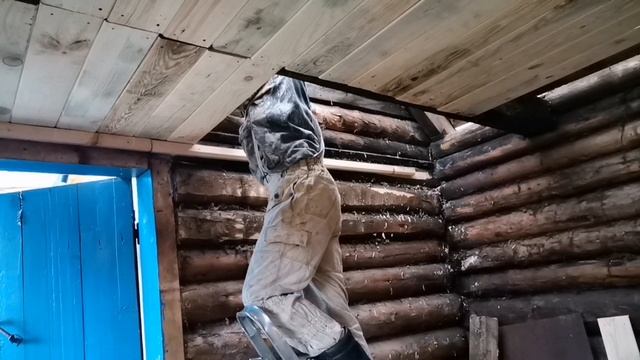 Деревянный потолок своими руками, обжигаю доски, браширование. смотреть онлайн