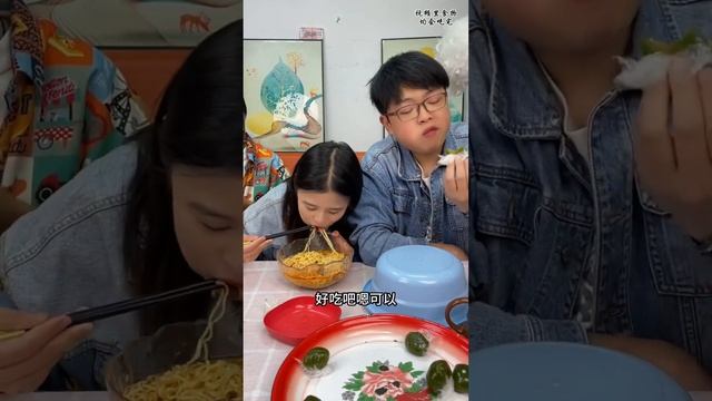 Prank husband: My husband hid the sausage in the bowl, but I found him and ate it смотреть онлайн
