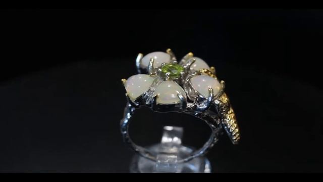 Серебряное кольцо с опалами, хромдиопсидом и родиевым покрытием. смотреть онлайн