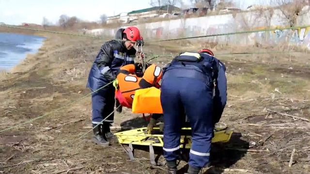 В Туле на реке Упе прошли учения по спасению людей на воде смотреть онлайн