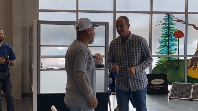 Marcus Lemonis "Profit shows up to Nielson RV смотреть онлайн