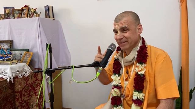 История про Дзержинского и наши самоотождествления | Бхакти Расаяна Сагар Свами смотреть онлайн