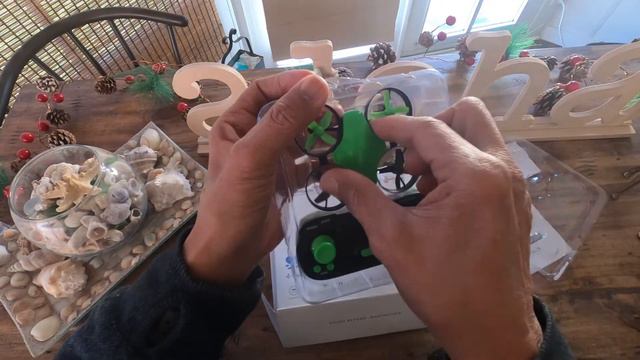 Unboxing review of the Snaptain SP350 4-Axis Mini Drone смотреть онлайн