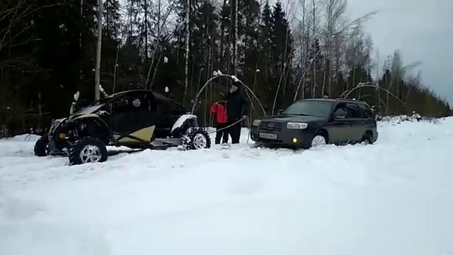 FunCruiser FC2000SuperSport вытаскивает Субару Форестер
