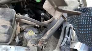 Ford Mondeo 3. 2007 г.в. 2.0 Duratec HE . Замена ГУРа. Замена штуцера ГУРа.  Замена ролика ГРМ.