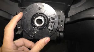 VW Polo Sedan - Как снять шлейф подушки безопасности