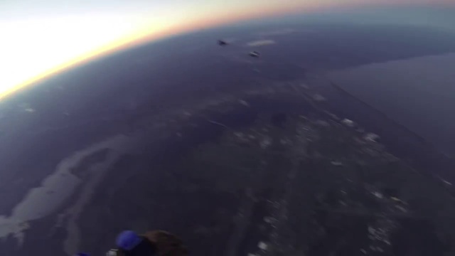 AMAZING Skydivers Land Safely After Plane Crash [EXTENDED CUT] смотреть онлайн