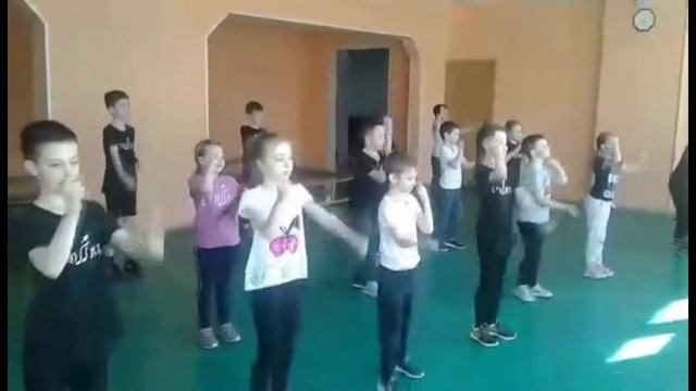 Танцевальная переменка в школьном здании на ул. Декабристов, д. 40 ГБОУ Школа № 950 смотреть онлайн