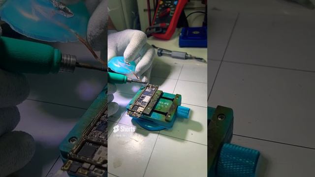 Зачищаем половинку на IPhone 11