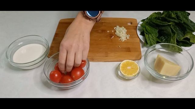 Семга в сливочном соусе со шпинатом и помидорами! Очень вкусный рецепт! Блюдо на праздничный стол! смотреть онлайн