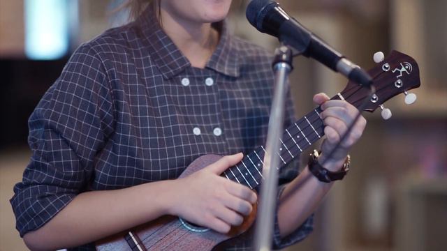 H.M. THE KING COMPOSITION THAI UKULELE ARTISTS : เอ๋ย เอ้ย - Oh I say смотреть онлайн