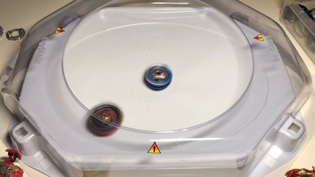 ВОЛЧКИ СПАРКИНГ НА ОГРОМНОЙ АРЕНЕ КОЛИЗЕЙ / Бейблэйд Бёрст / Beyblade Burst смотреть онлайн