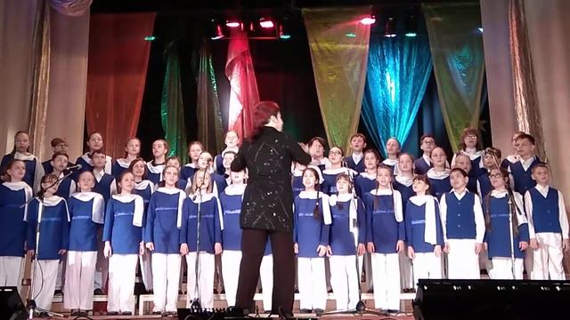 Кемерово МБОУ "Гимназия № 25" Хор "Серебряный родник" ("Солнце улыбается") смотреть онлайн