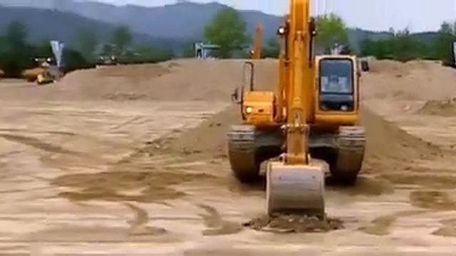 Hyundai excavator dancing Экскаватор Hyundai копаем танцуя смотреть онлайн