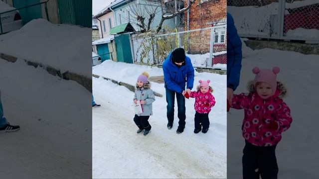 Белый медведь. Поздравляет. С днем рождения девочку. смотреть онлайн