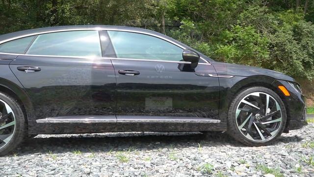 2023 Volkswagen Arteon Review | NEW Standard Features! смотреть онлайн