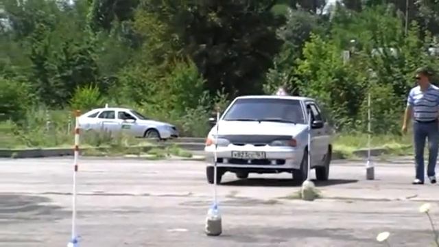 Выполнение упражнения "Змейка" задним ходом - автошкола "61 регион" г. Шахты смотреть онлайн