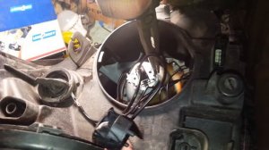 Nissan Qashqai замена ксеноновой лампочки в фаре