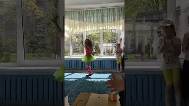 Моя крестница-суперзвёздочка!#дети#танцы#музыка#федерикофеллини смотреть онлайн