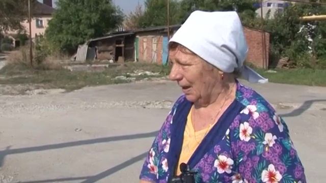 Жители ул.Привокзальной вторую неделю пытаются избавиться от оставленной рабочими стекловаты. смотреть онлайн