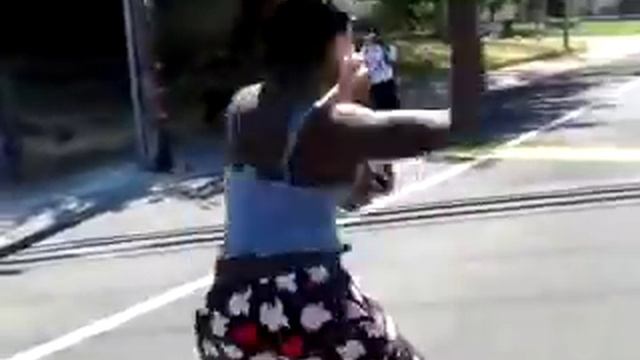 Markeisha(gray tank top) & Lesha fight, смотреть онлайн