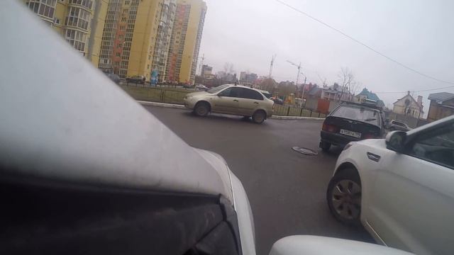 Выезд из двора смотреть онлайн