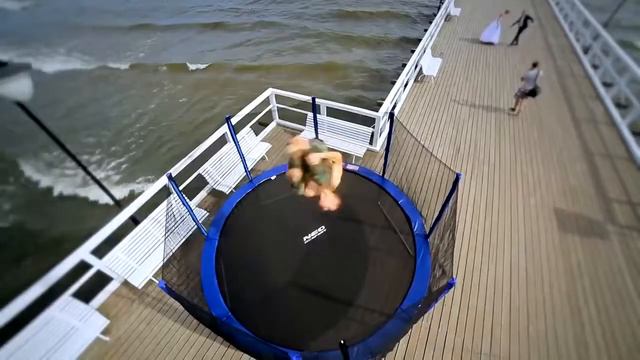 Батут фирмы NeoSport с сеткой и лесницей смотреть онлайн