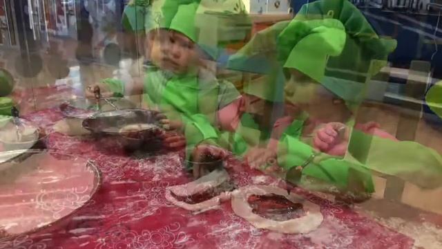 Мастер-Класс для детей по приготовлению пирожков в семейном ресторане узбекской кухни Pro Плов смотреть онлайн