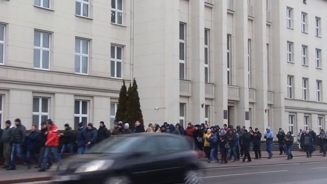 Более сотни человек вышли в Бресте на площадь Ленина против декрета номер три смотреть онлайн