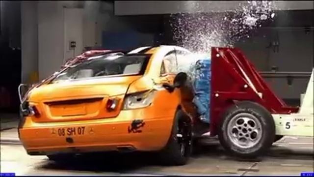 Краш тест Mercedes-Benz E-Class Coupe 2010 (2009) смотреть онлайн