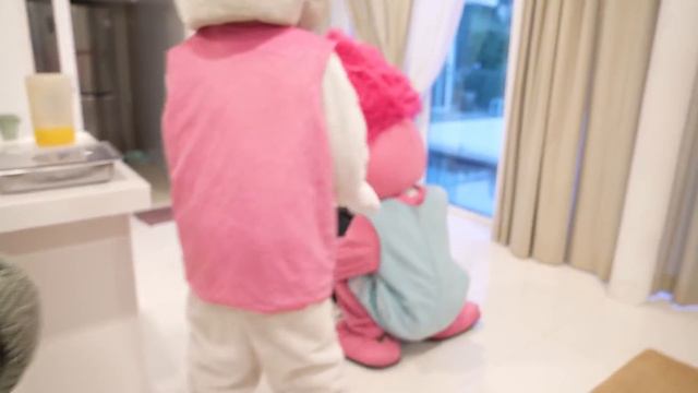 MARSYA & RAHIM PAKAI MASCOT HAIWAN COMEL !! - SEMUA TERHIBUR ! смотреть онлайн