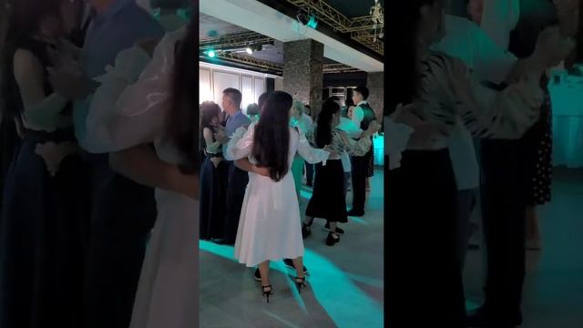 выпускной дочи! 24.06.2022. медленный танец отца с дочей на выпускном. смотреть онлайн