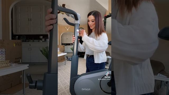 RENPHO AI Smart Bike Unboxing TikTok | ALittleBit Amber смотреть онлайн