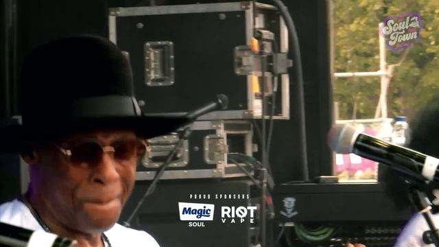 Loose Ends perform Hanging On A String at the 2022 Soultown Festival смотреть онлайн