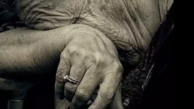 ТРОГАТЕЛЬНЫЙ СТИХ О БАБУШКЕ!СТИХ ПРО БАБУШКУ смотреть онлайн