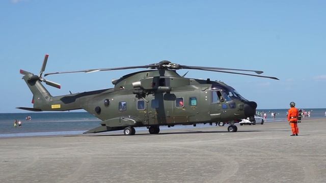 Helicopter (Agusta Westland Merlin?) start up and take off from Rømø - rotor spool up at ~03:30 смотреть онлайн