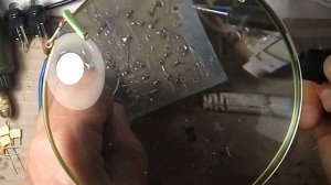 Пайка для начинающих. Как паять припоем с флюсом? Припой c флюсом внутри.