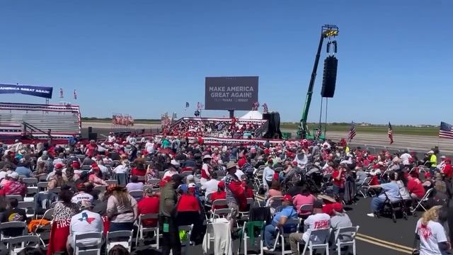 Trump supporters gather in Waco for rally смотреть онлайн