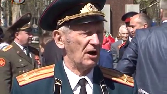 Памятник Жукову смотреть онлайн
