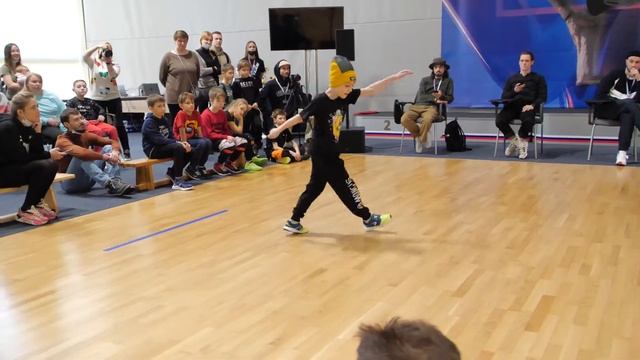 top16 7-10 bboy Cosmo vs Акула - брейкданс, Чемпионат Москвы смотреть онлайн