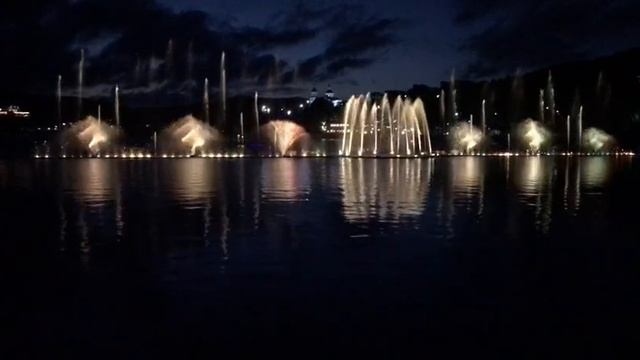 Абрау -Дюрсо шоу фонтанов