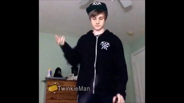 Любители YOYOIIYOYO KID смотреть онлайн