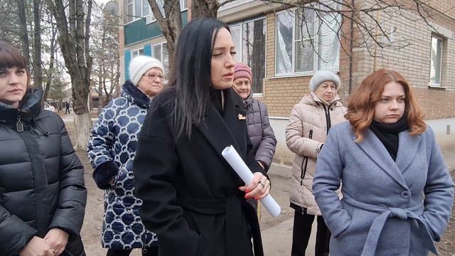 Овчарова Н.А. сначала "назло" убрала площадку ТКО, а спустя некоторое время провела встречу... смотреть онлайн