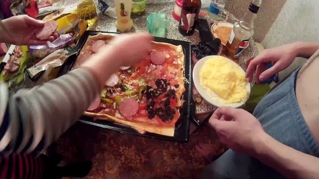 ГАЙД: КАК ПОРАДОВАТЬ ДРУГА ПИЦЦЕЙ смотреть онлайн